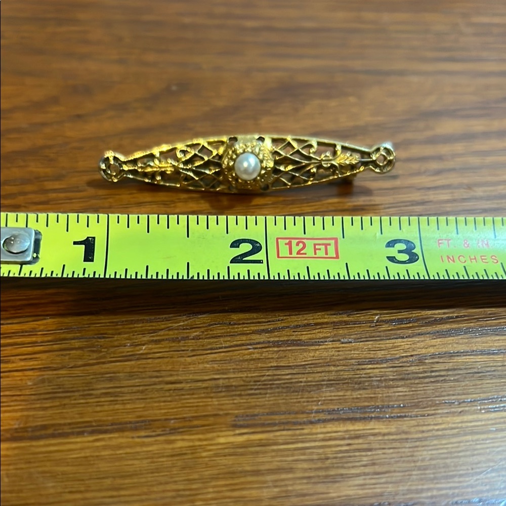 Elegant Gold Brooch with Pearl Accent
